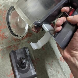 Dyson V7 battery clip